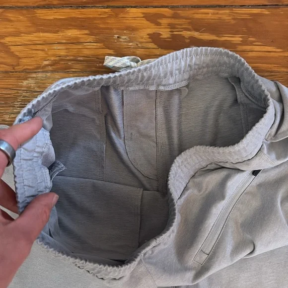 Vuori Men’s Linerless Shorts in Gray Size 32 - Picture 5 of 5